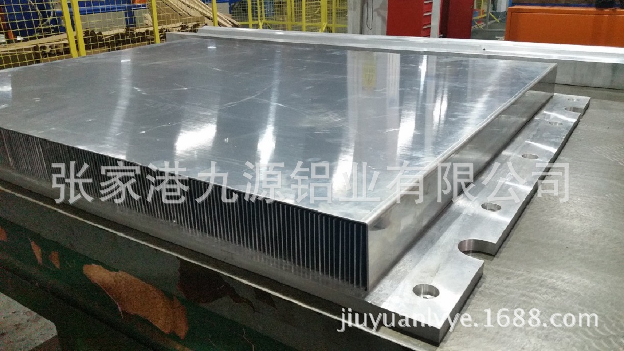 张家港供应铝制品动车机车组用超大型电器散热器列车动力散热批发