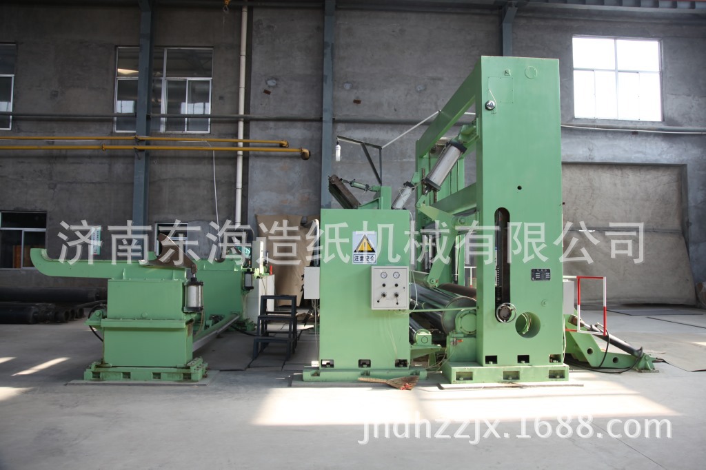 IIIF下引纸复卷机侧面