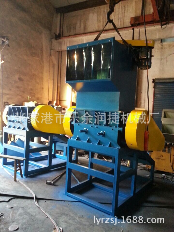 大量供应矿泉水瓶粉碎机 大中小型塑料粉碎机 粉碎机碎料机