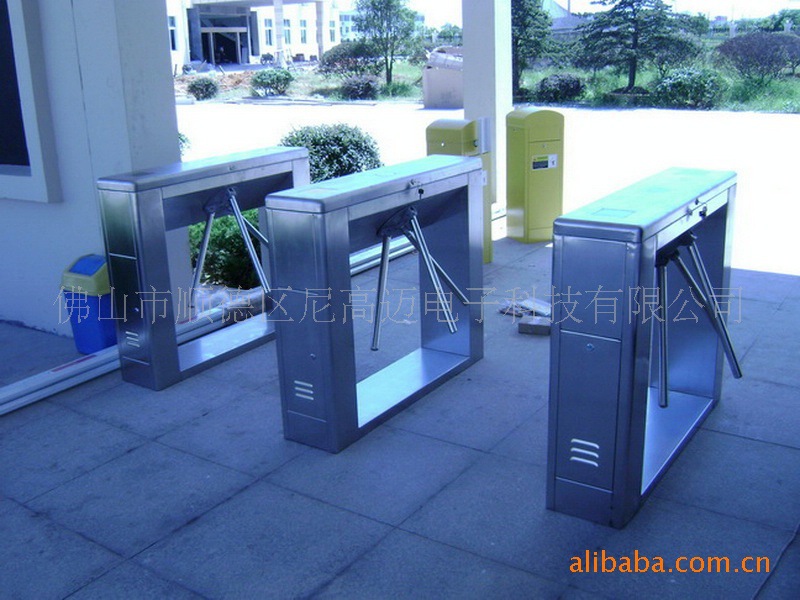 工厂不锈钢通道转扎,员工出入门禁考勤三辊闸,双向读卡通道三杆闸