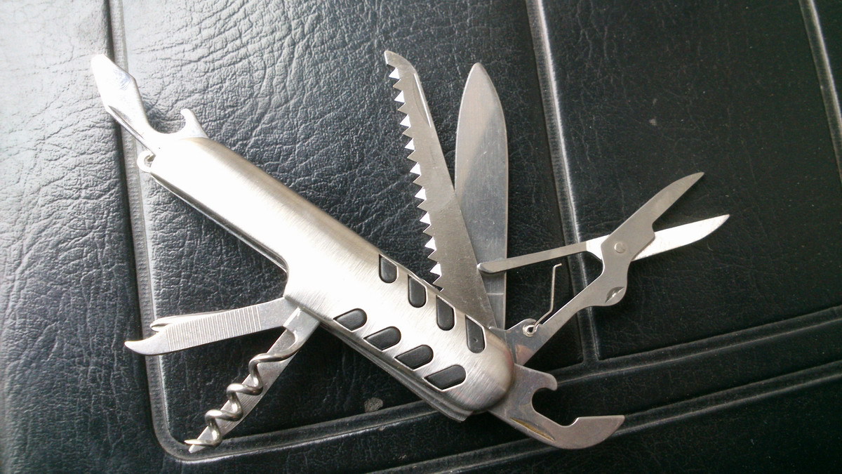 供应热卖多功能小刀   户外小工具刀   多功能刀钳 礼品刀