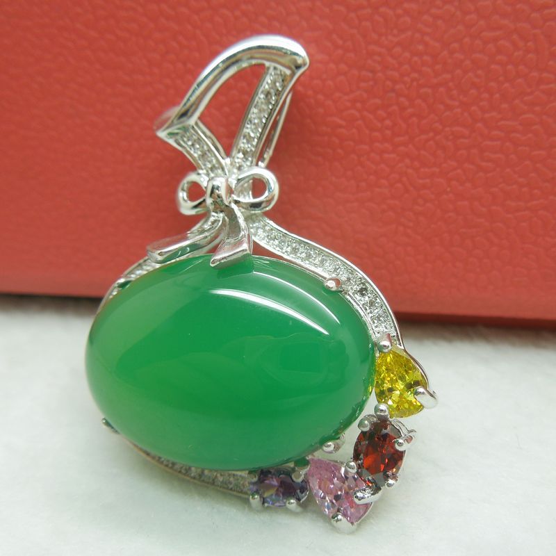 天然綠玉髓隨行吊墜 925純銀鑲嵌多鑽石項墜 與碧玉媲美