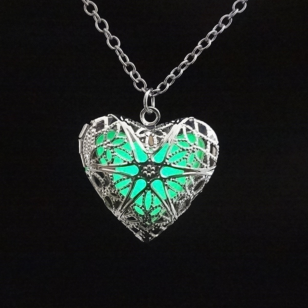 Collar Luminoso En Forma De Corazón Hueco Vendedor Caliente Al Por Mayor Nihaojewelry display picture 7