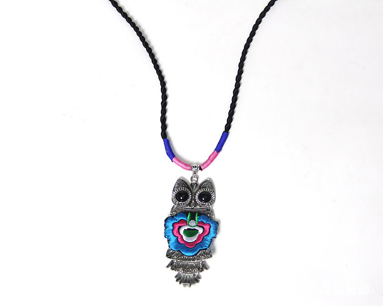 绣花猫头鹰项链