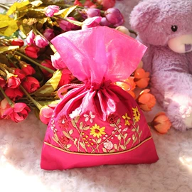 布艺绣品;香包/香囊;胸针