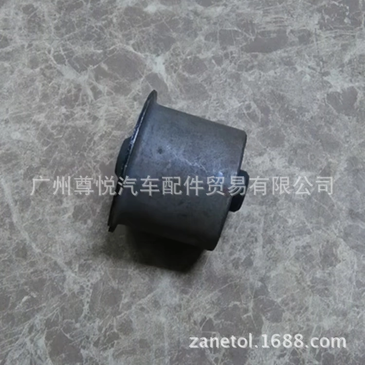 [大切诺基下悬挂衬套胶套WJ52088357底盘]