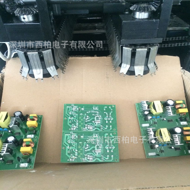 小型波峰焊焊接出的线路板