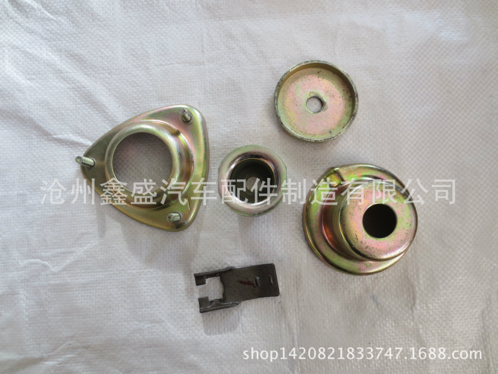 四輪電動車松花江減震器沖壓件2