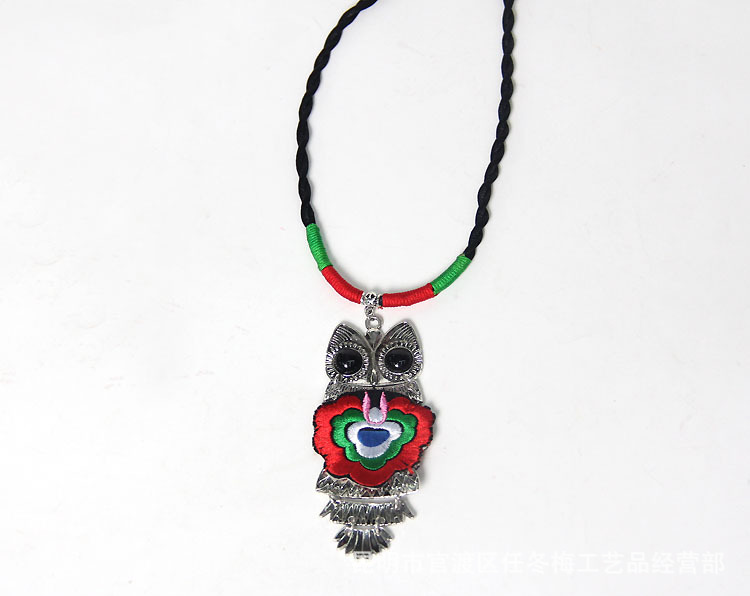 绣花猫头鹰项链
