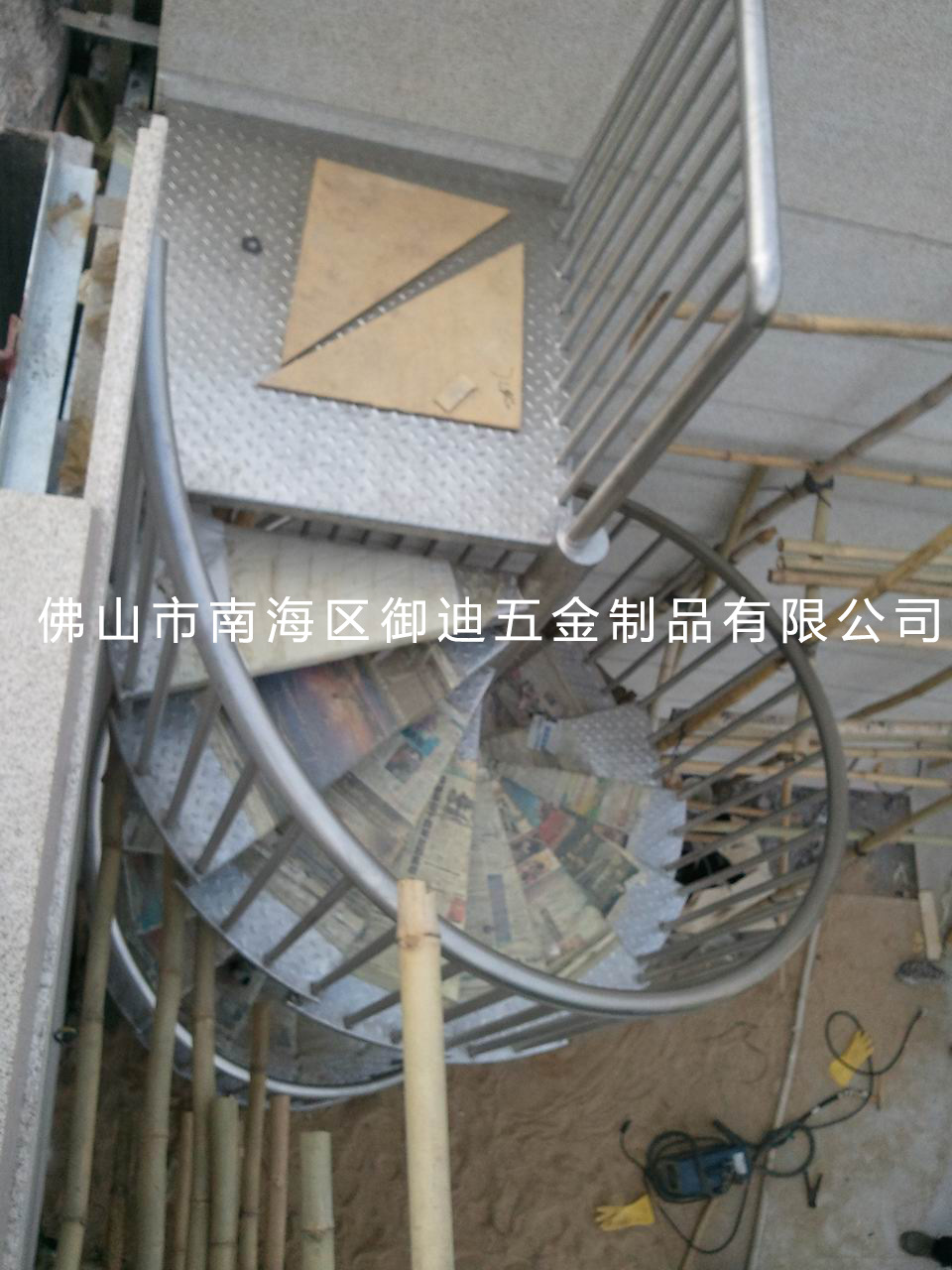 不銹鋼室外旋轉梯6