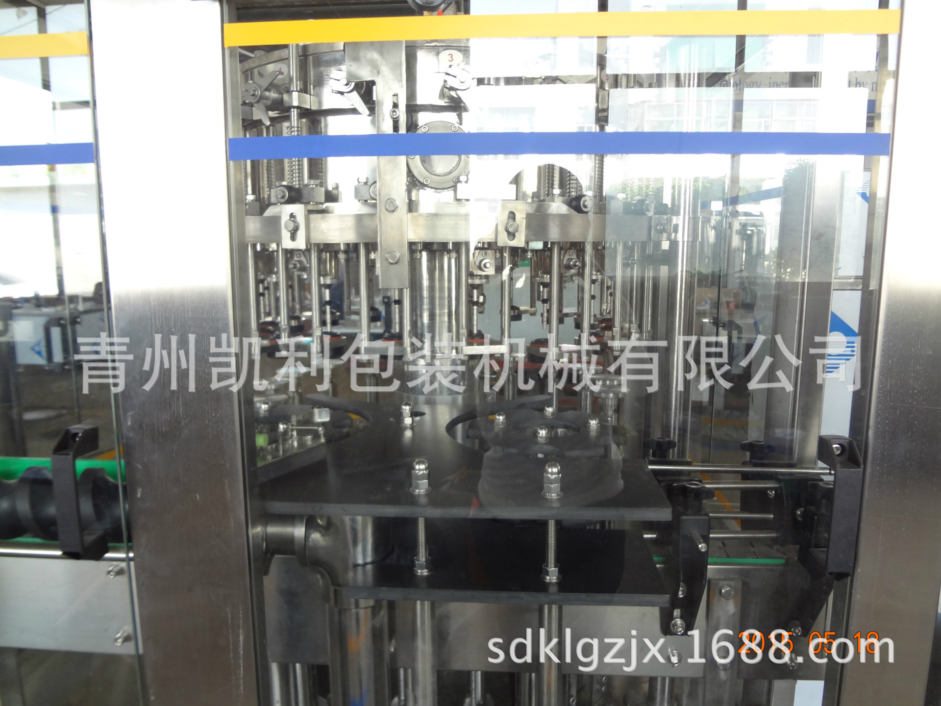 厂家专业生产鸡尾酒灌装机 碳酸饮料灌装机 保证