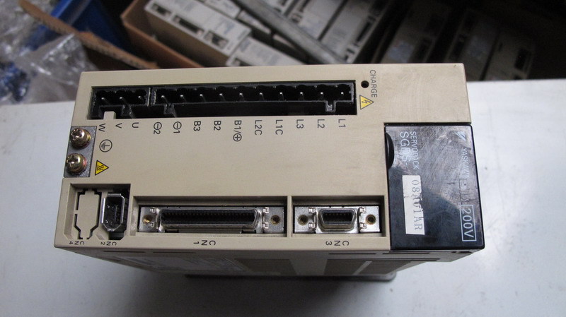 台州信达  二手安川驱动器 SGDS-08A01AR 保修三个月询价