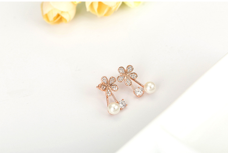 Simple Flower Pearl Earrings display picture 4