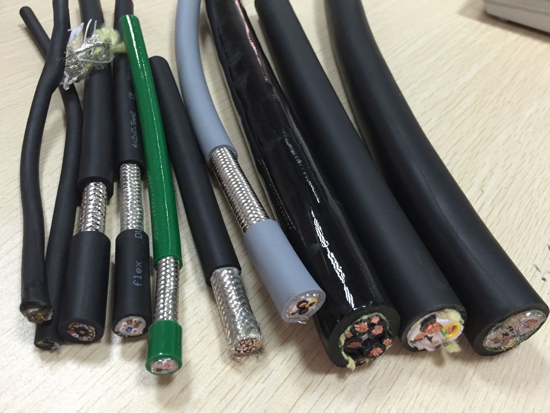 拖链电缆 高柔性耐油电缆 耐磨 耐弯曲