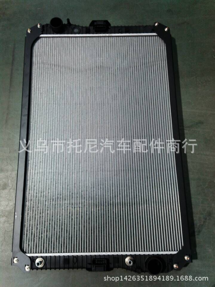 奔馳重卡水箱