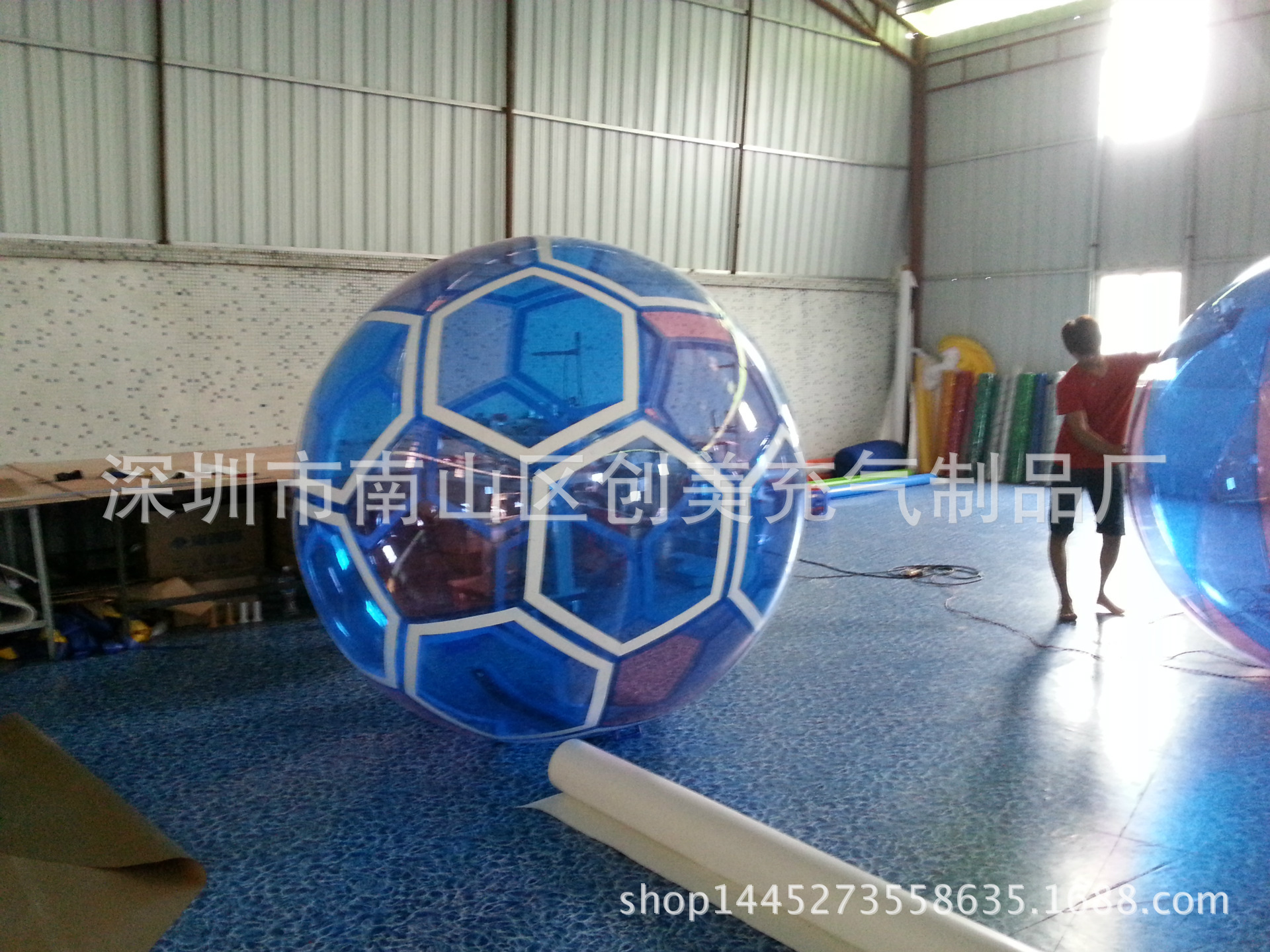 透明彩色足球纹充气水上步行球充气水上气模玩具水上行走球跳舞球