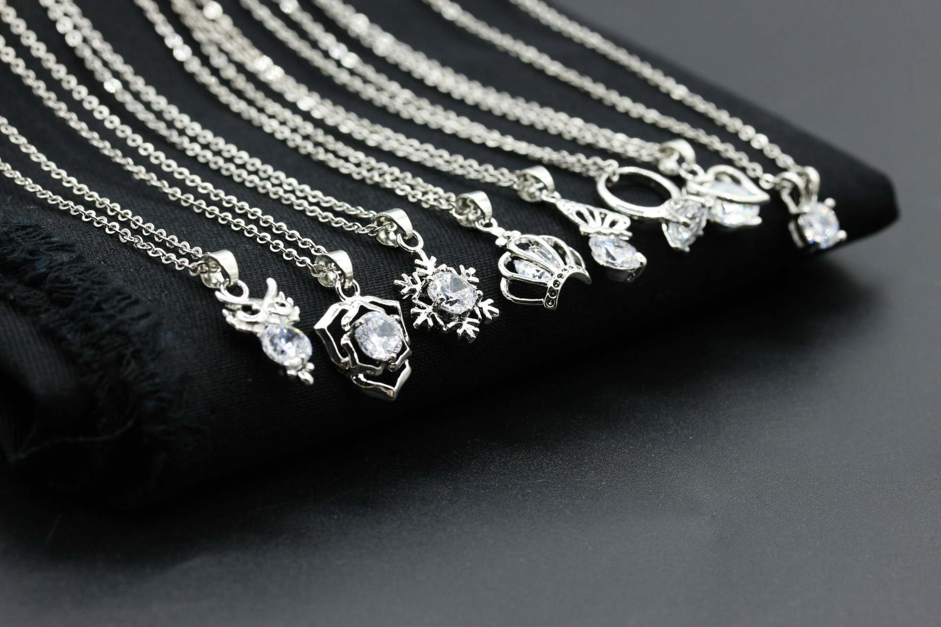 Korean New Hot Sale Diamond Snowflake Snowflake Love Crown Butterfly Eagle Necklace Popular Clavicle Chain Ladies display picture 5