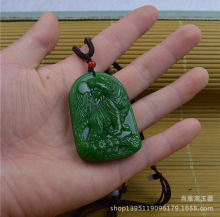 新疆和田玉碧玉色上山虎玉挂件 菠菜绿生肖虎玉坠礼品批发