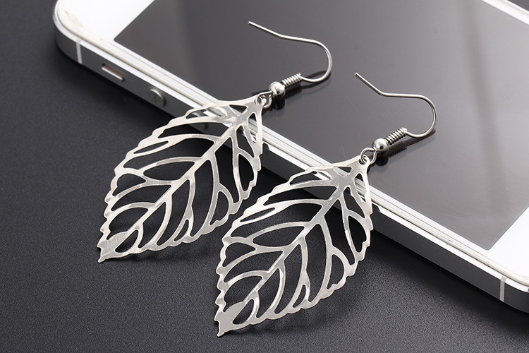 Fashion Simple Mori Metal Leaf Earrings New Leaf Earrings display picture 3