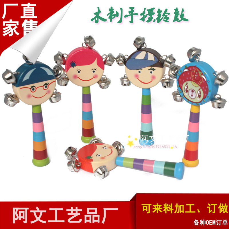 Artesanías de madera bebé juguetes niños de dibujos animados de educación temprana instrumento musical de doble cara con campana sonajero al por mayor