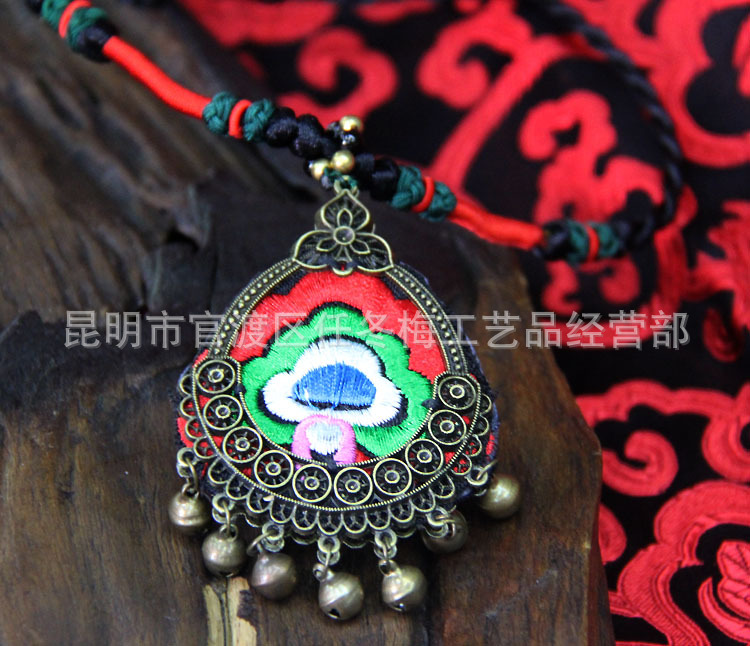 绣花铃铛项链