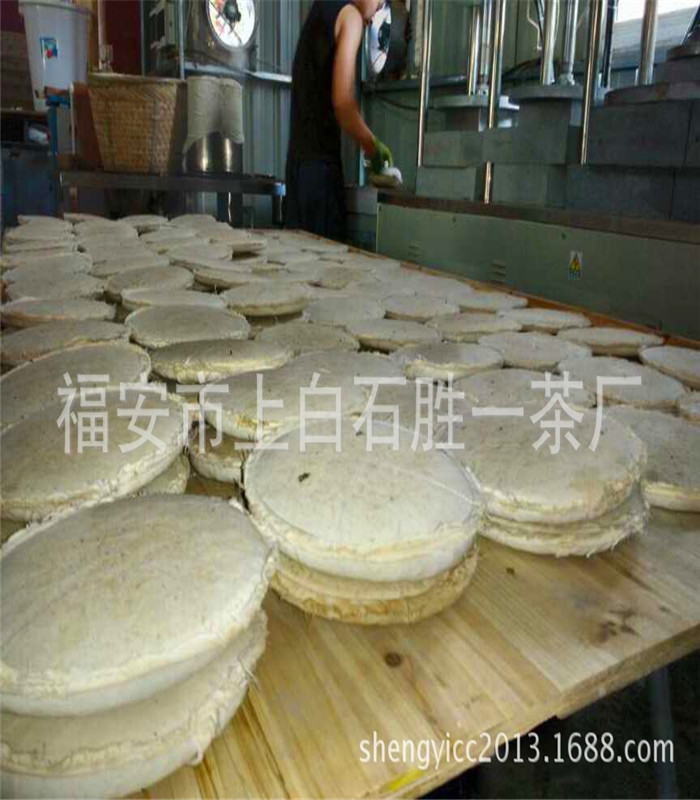 1908199833_1401369403