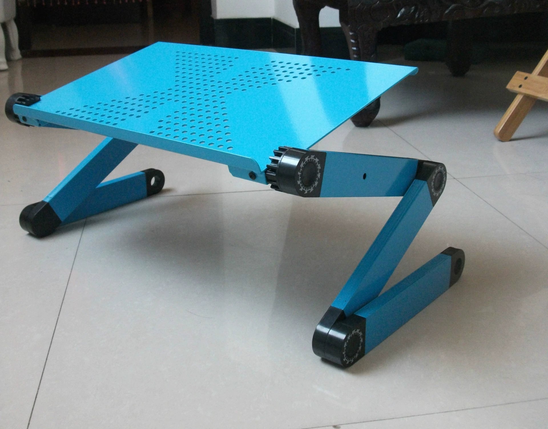 Один из поколения в поколение ленивый стол кровать складной простой стол Общежитие стол стол алюминиевый сплав ноутбук стол