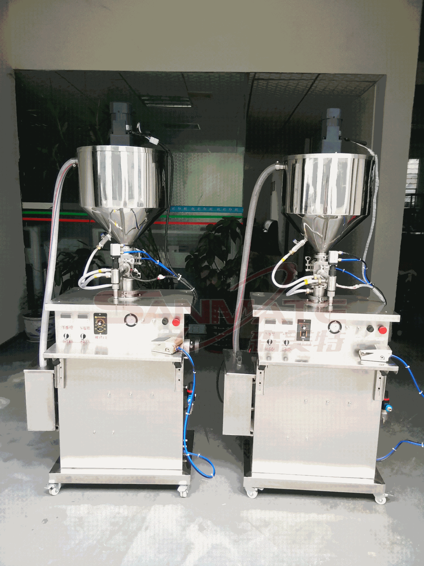 制造粘稠膏体定量灌装机 粘稠物料加热搅拌灌装机 花生油灌装机