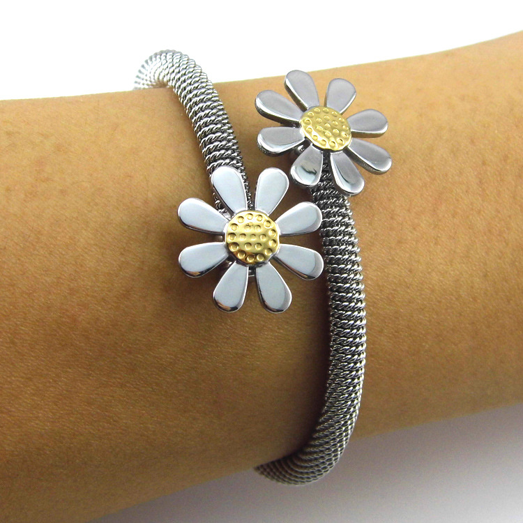 304 Stainless Steel Chain Material 18K Gold Plating Color 1 Piece Quantity Daily Occasion 304 Stainless Steel Material Vacuum Plating Real Gold Plated 18K Gold Flower 304 Stainless Steel Fashion Waterproof Non Tarnish 304 Stainless Steel Bangle