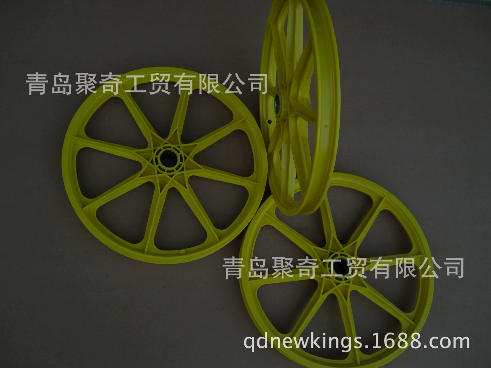 Plastic hub, bike, wheel, restaurant car