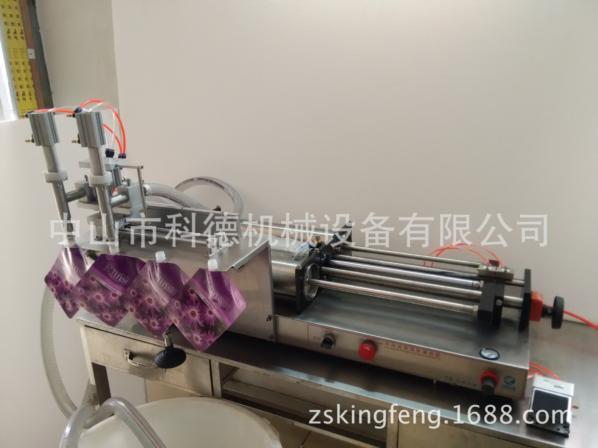 惠州中山珠海江门 小型自立吸嘴袋灌装机 半自动洗衣液定量灌装机-阿里巴巴