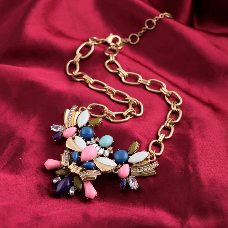 Simple temperament fashion Ruili necklace design sense diamondstudded gemstone necklace national tide ethnic style pendant sweater chain tidepicture10