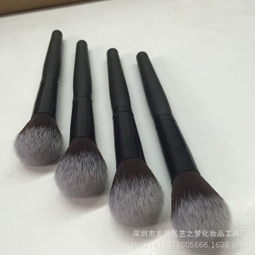 Кисть для макияжа с деревянной ручкой Blush Brush, одна кисть с искусственным волосом, мягкий синтетический ворс, чёрная