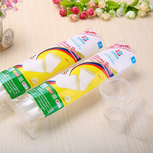 ʢԴһ���Ա������ϱ��Ӻ����һ�����z��͸����170MLˮ���ڱ�