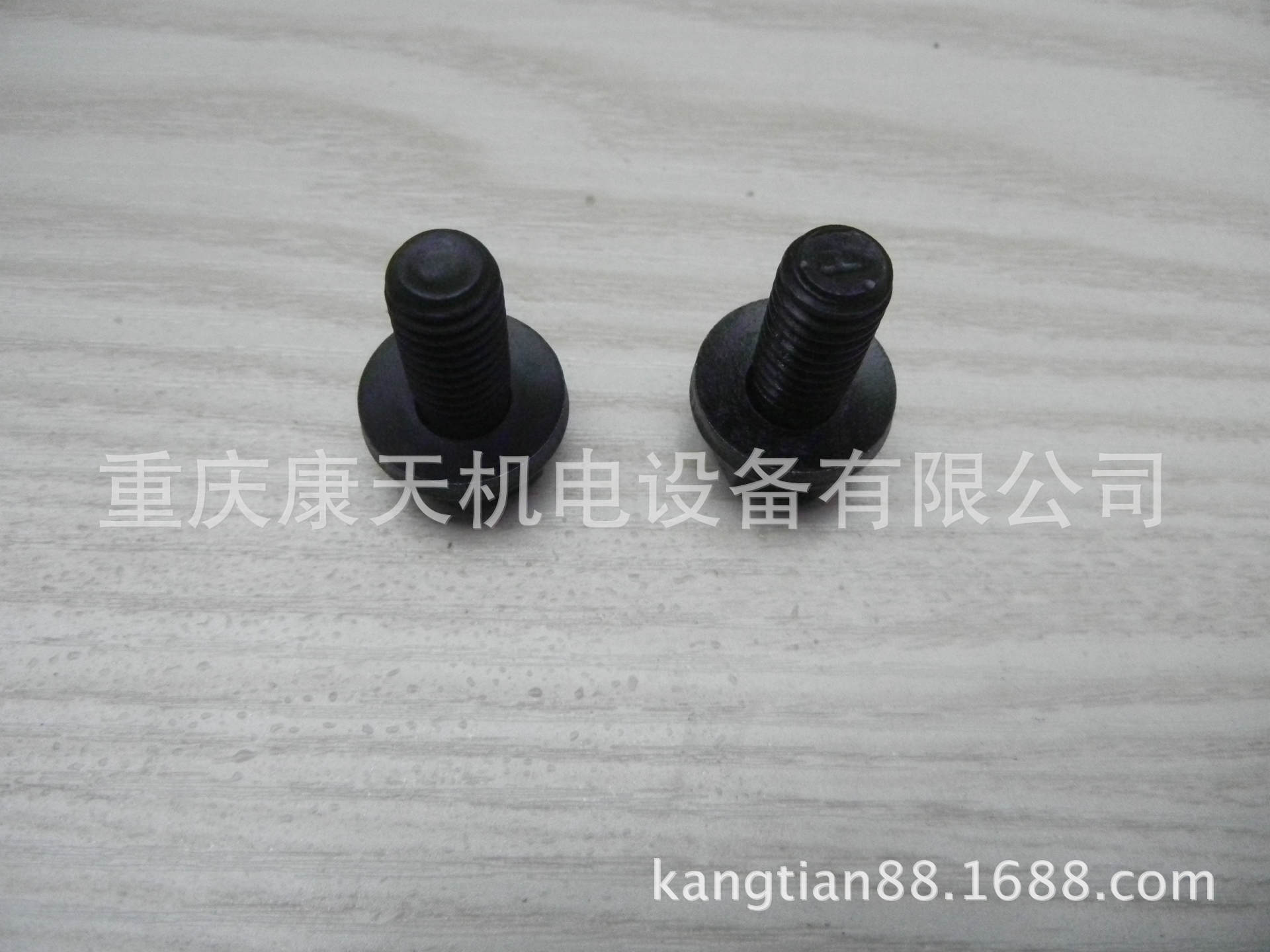 cummins/康明斯配件3038076带垫螺栓