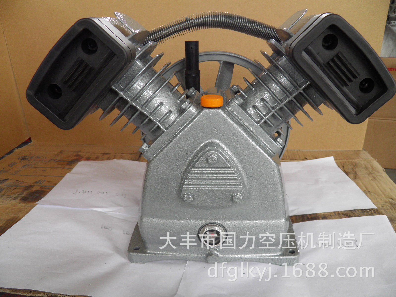 LKM2065活塞式皮带式空压机直销乌克兰俄罗斯等中东国家外贸