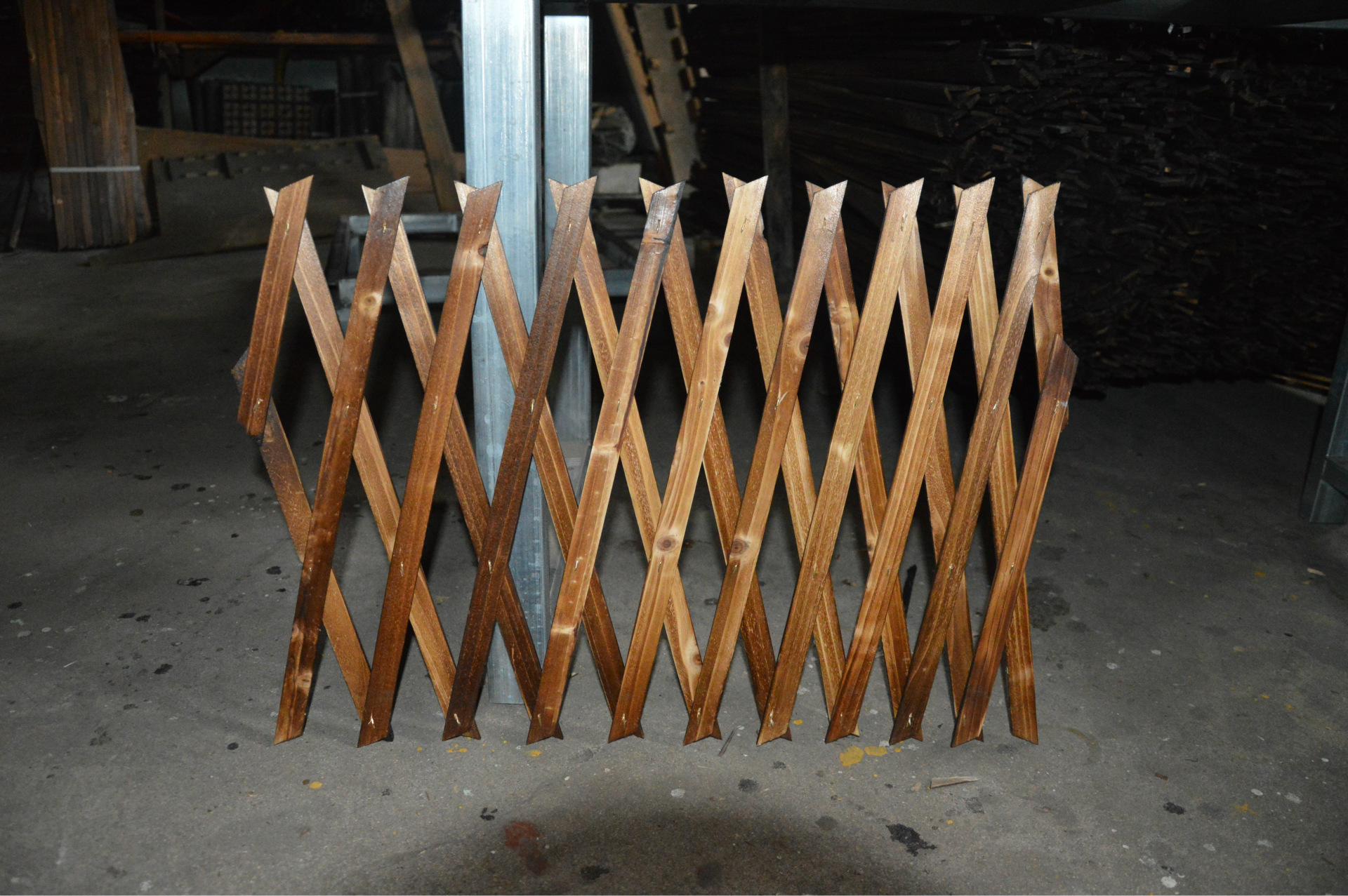 Frameless Solid wood Telescoping Seine fence Wooden fence guardrail Wooden fence Climbing Bracket 82