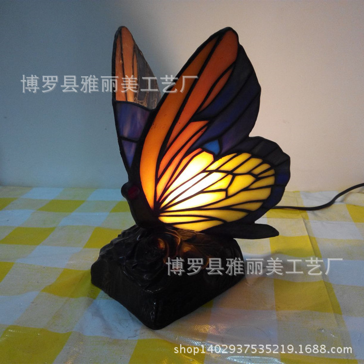 Manufactor wholesale Tiffany Stained Glass Arts and Crafts gift butterfly Nightlight Small table lamp gift On behalf of
