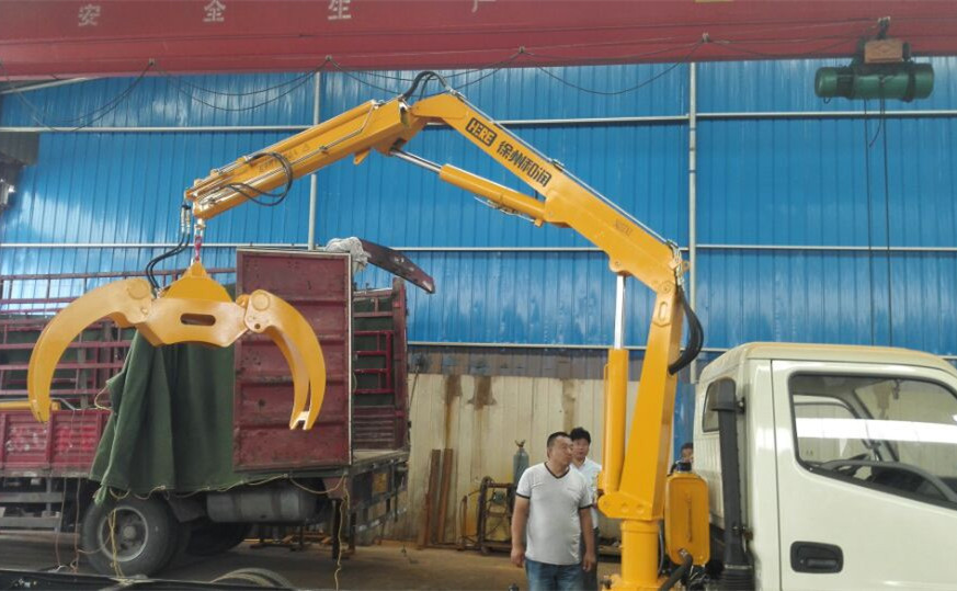 厂家供应LSQ080抓木吊机 和润随车起重机 移动式悬臂吊