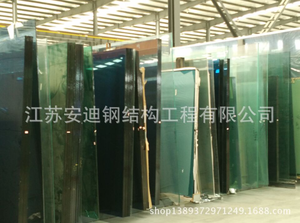 专门提供 各种精良明框、隐框玻璃幕墙！