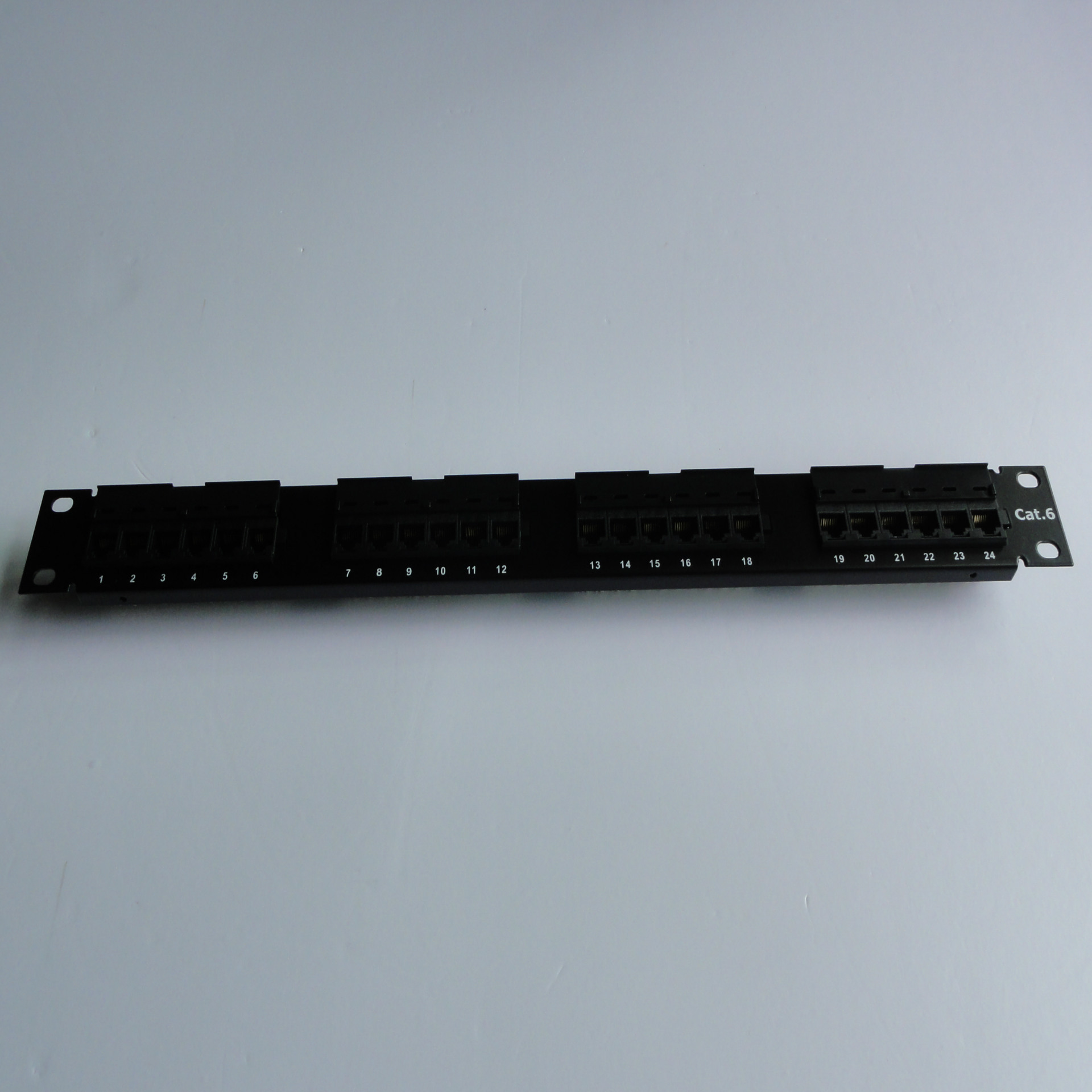 厂家直销AMP款六类网络配线架，24口机架式配线架，过测试