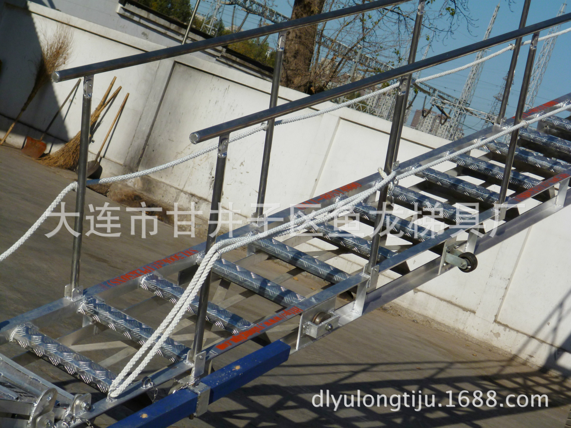 厂家供应 铝合金吊装式舷梯  码头梯  上岸梯 铝质梯 岸梯