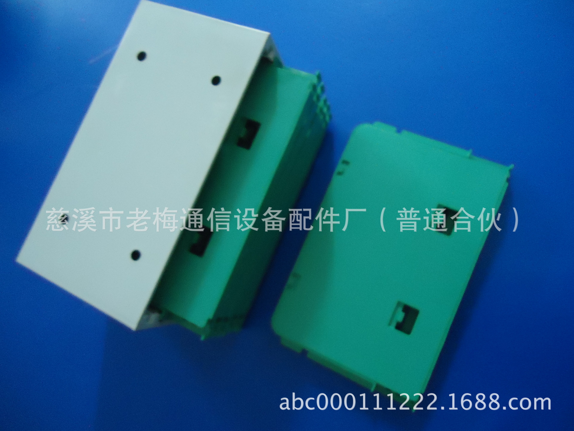 老梅通信供应六槽位36芯直熔框(166*86*85)、皮线光缆一分4分支器