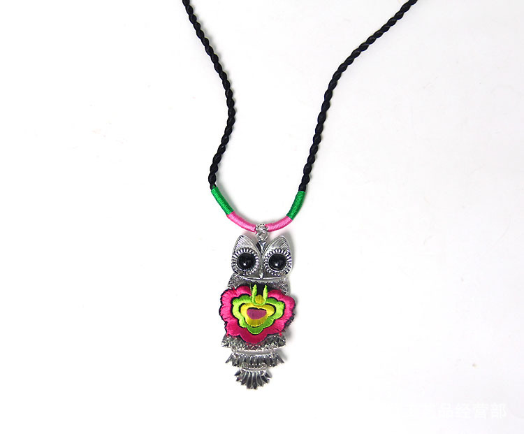 绣花猫头鹰项链