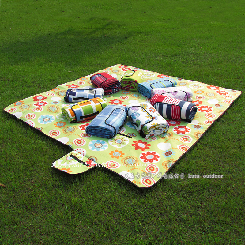 wholesale 2*2 Flannel outdoors Picnic mat Mat Mat Moisture-proof pad Beach mats Tent Impermeable pad