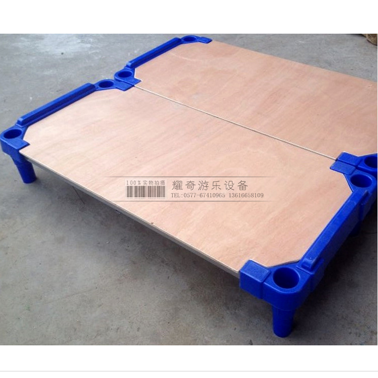 Kindergarten special bed. Kindergarten Take the bed plastic children's bed. Tile bed training class wooden bed