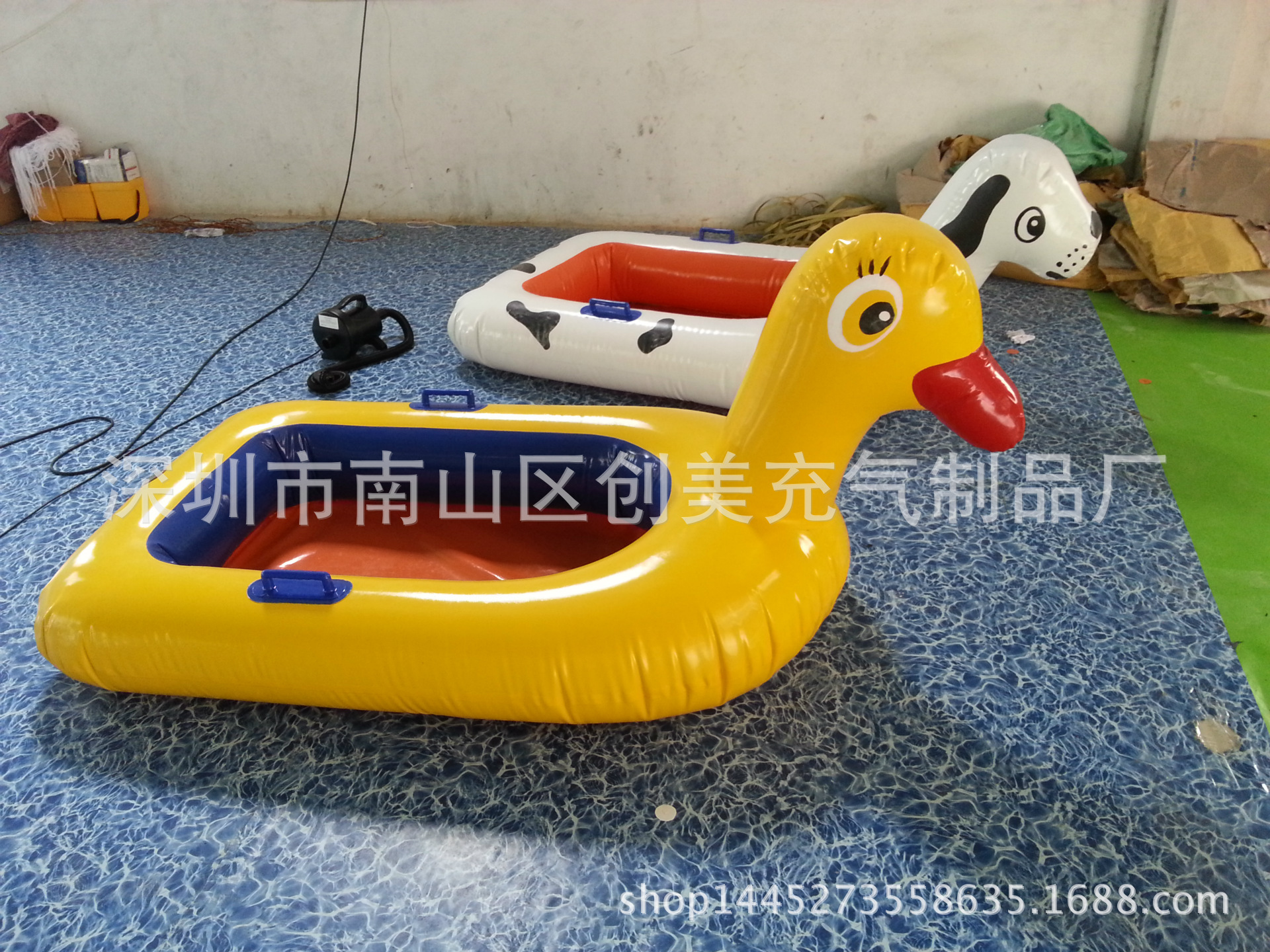 充气大黄鸭水上游乐充气鸭子儿童游乐水上乐园充气大黄鸭活动展览