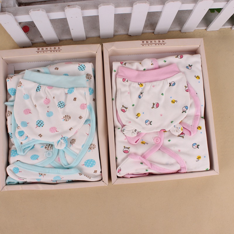 Coffret cadeau pour bébé - vêtements - Ref 1964533 Image 7