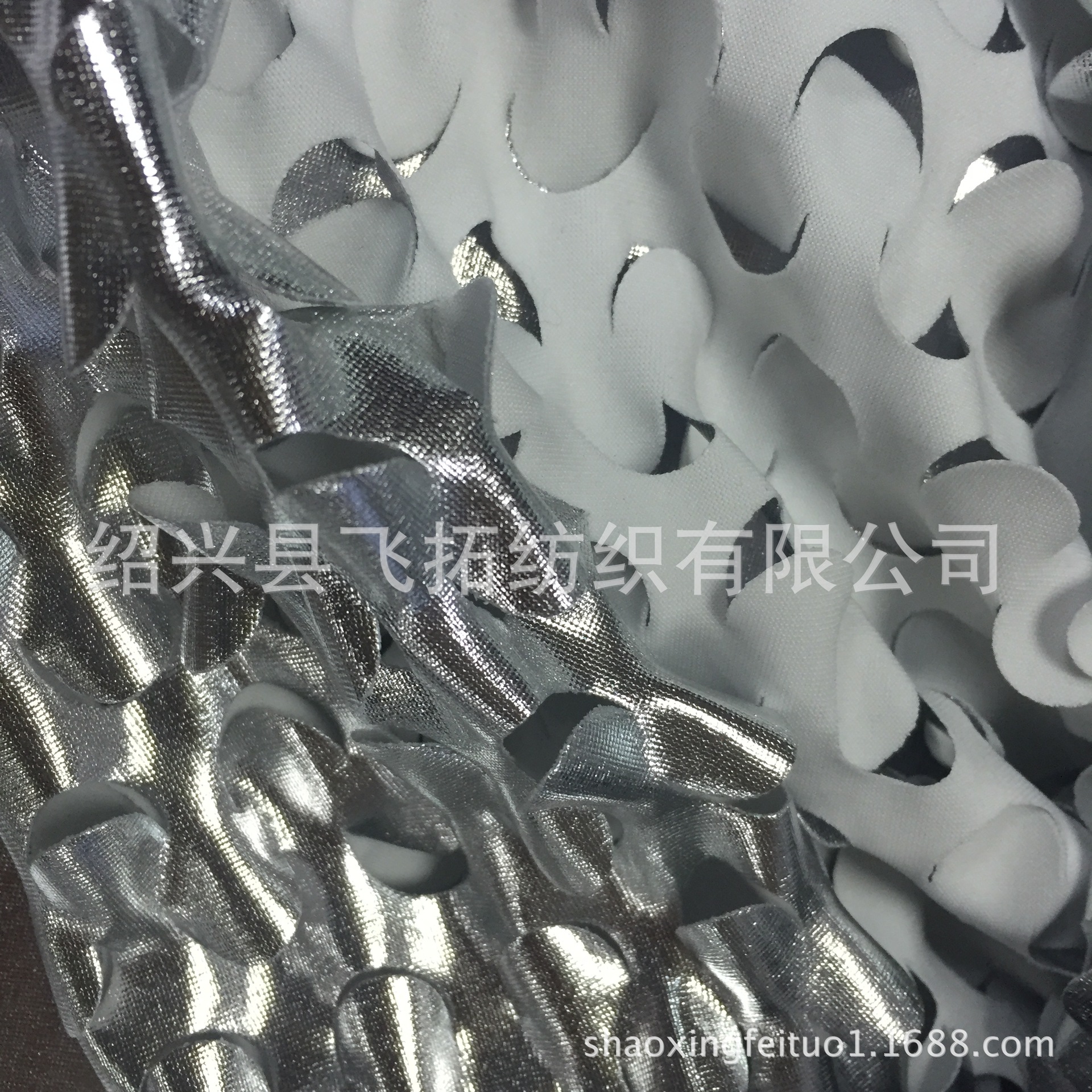 厂家直销针织全涤氨纶冲孔烫银布 花型可定制 舞台服装布