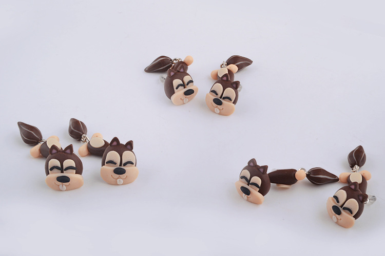 Außenhandels Schmuck Weiche Keramik Cartoon Eichhörnchen Tier Split Ohrringe Ohrringe display picture 4